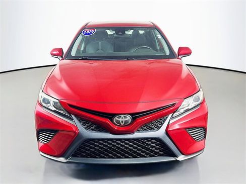 Used 2019 Toyota Camry L image 2