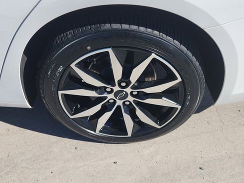 Used 2022 Chevrolet Malibu RS image 32