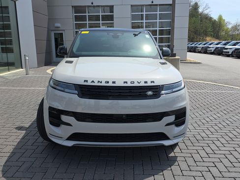 Used 2024 Land Rover Range Rover Sport Dynamic SE image 2