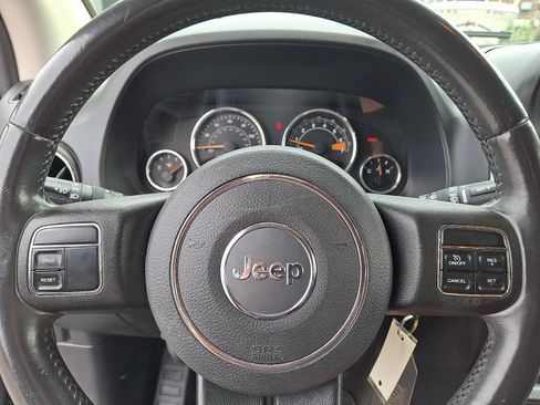 Used 2014 Jeep Compass Latitude FWD image 17