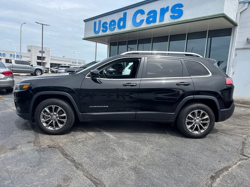 Used 2020 Jeep Cherokee Latitude Plus w/ Cold Weather Group AWD/4WD image 3