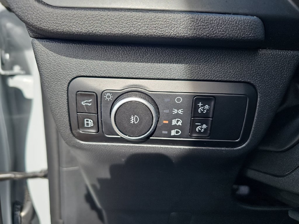 Used 2025 Ford Escape SE FWD image 28