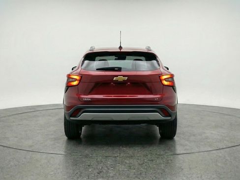 Used 2025 Chevrolet Trax LT image 7