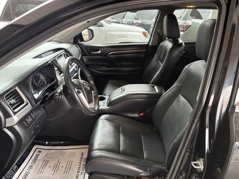 Used 2014 Toyota Highlander Limited image 5