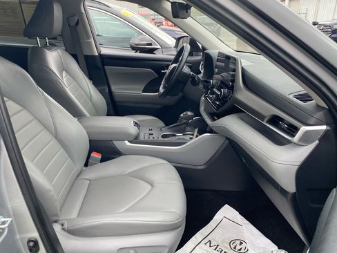 Used 2023 Toyota Highlander XLE image 15