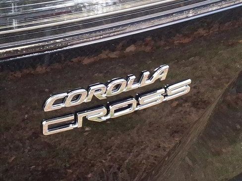 Certified 2023 Toyota Corolla Cross XLE image 6