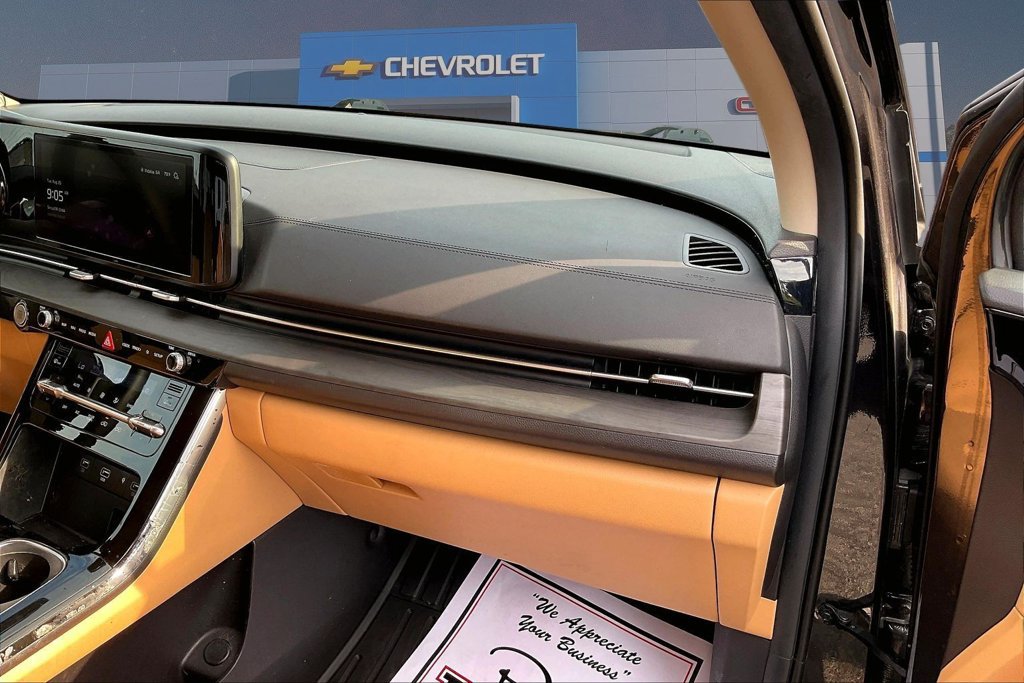 Used 2024 Kia Carnival EX FWD image 30