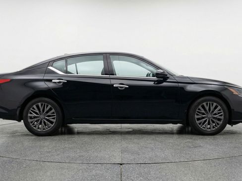 Used 2025 Nissan Altima 2.5 SV image 11