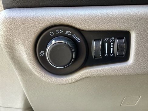 Used 2023 Chrysler Voyager LX FWD image 15