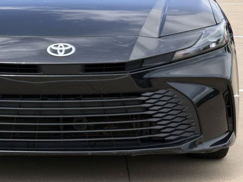Used 2025 Toyota Camry LE FWD image 9
