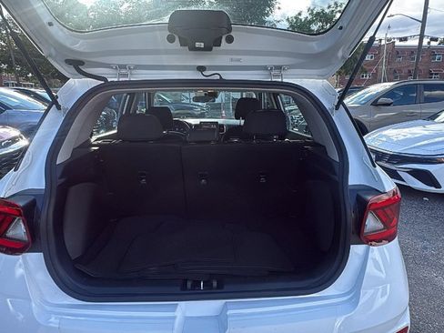 Used 2023 Hyundai Venue SEL FWD image 31