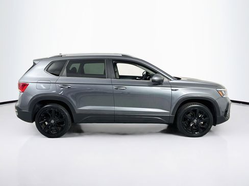 Used 2023 Volkswagen Taos SE FWD image 4