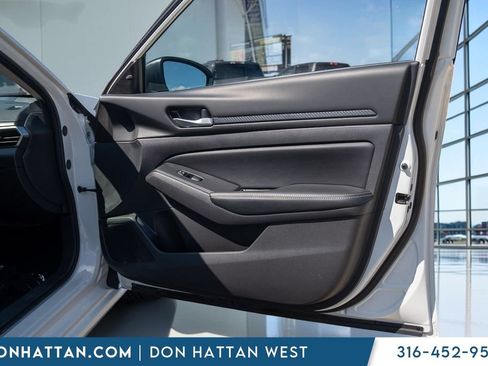 Used 2025 Nissan Altima 2.5 SV FWD image 24