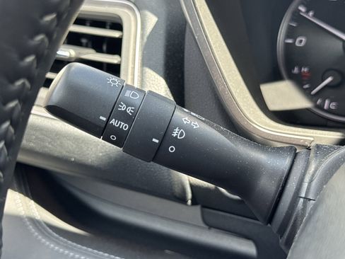 Used 2023 Subaru Ascent Touring AWD/4WD image 16