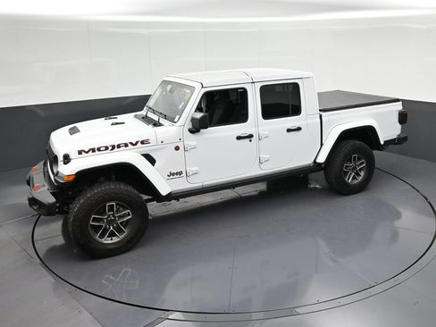 Used 2025 Jeep Gladiator Mojave w/ Convenience Group AWD/4WD image 25