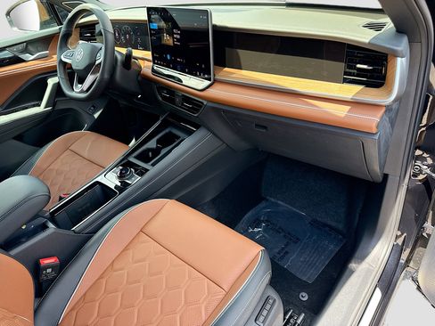 New 2026 Volkswagen Tiguan SEL R-Line AWD/4WD image 14