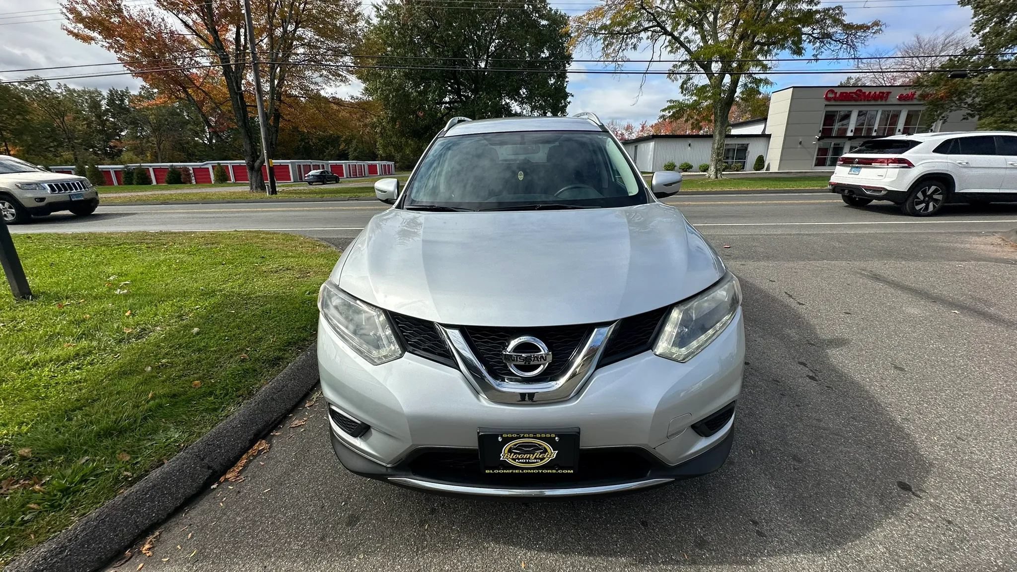 Used 2016 Nissan Rogue SV AWD/4WD image 2
