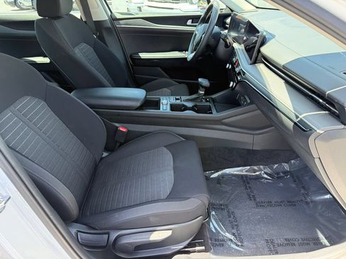 Used 2025 Kia K5 LXS FWD image 15