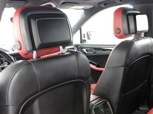 Used 2016 Porsche Macan S image 38