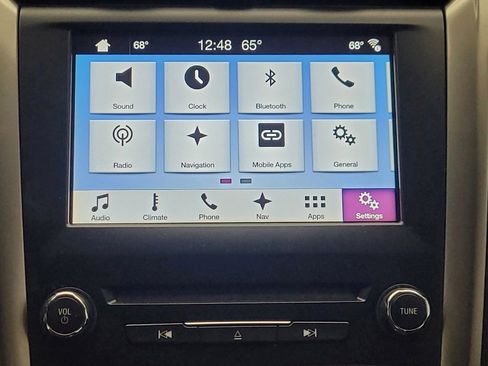 Used 2018 Ford Fusion SE image 25