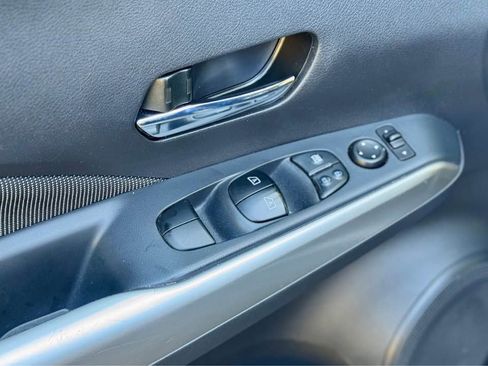 Used 2018 Nissan Kicks SV FWD image 15