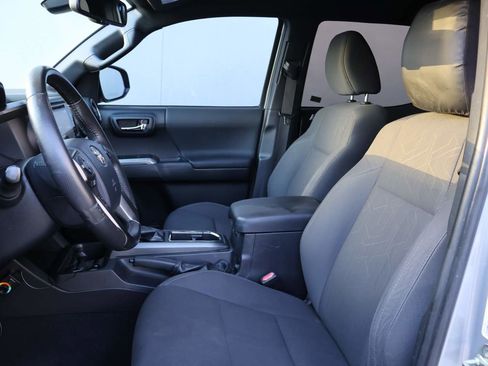 Used 2018 Toyota Tacoma SR5 image 9