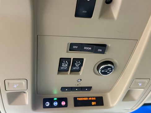 Used 2018 Cadillac Escalade Luxury image 37