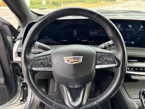 Used 2025 Cadillac XT4 Premium Luxury image 28