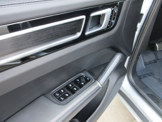 Used 2021 Porsche Cayenne GTS AWD/4WD image 32