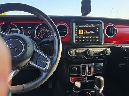 Used 2022 Jeep Wrangler Rubicon w/ Cold Weather Group AWD/4WD image 2