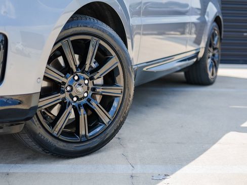 Used 2022 Land Rover Range Rover Sport HSE Silver Edition image 12