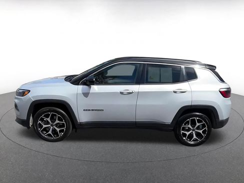 Used 2025 Jeep Compass Limited image 9