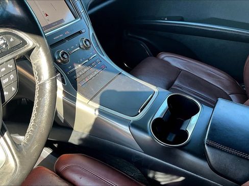 Used 2019 Lincoln Nautilus Reserve FWD image 14