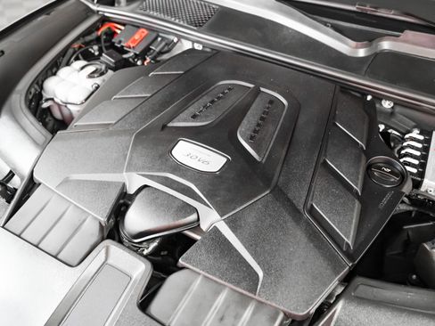 Certified 2023 Porsche Cayenne Platinum Edition image 12