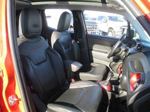 Used 2021 Jeep Renegade Trailhawk w/ Sun & Sound Group image 18