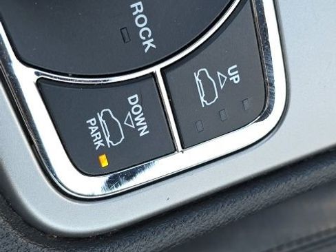 Used 2018 Jeep Grand Cherokee Overland image 19