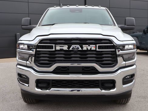 New 2026 RAM 2500 Tradesman w/ Chrome Appearance Group AWD/4WD image 7