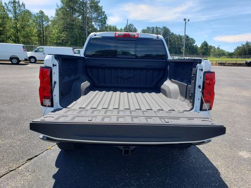 Used 2025 Chevrolet Colorado Trail Boss AWD/4WD image 9