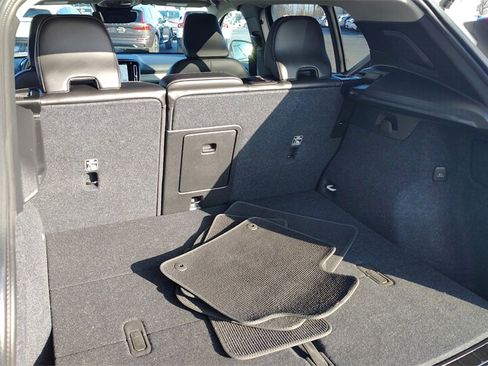 Certified 2025 Volvo XC40 B5 Plus image 28