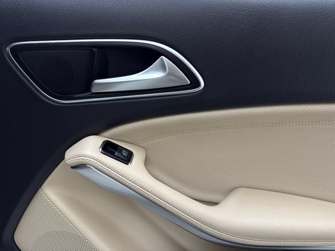 Used 2014 Mercedes-Benz CLA 250 image 43