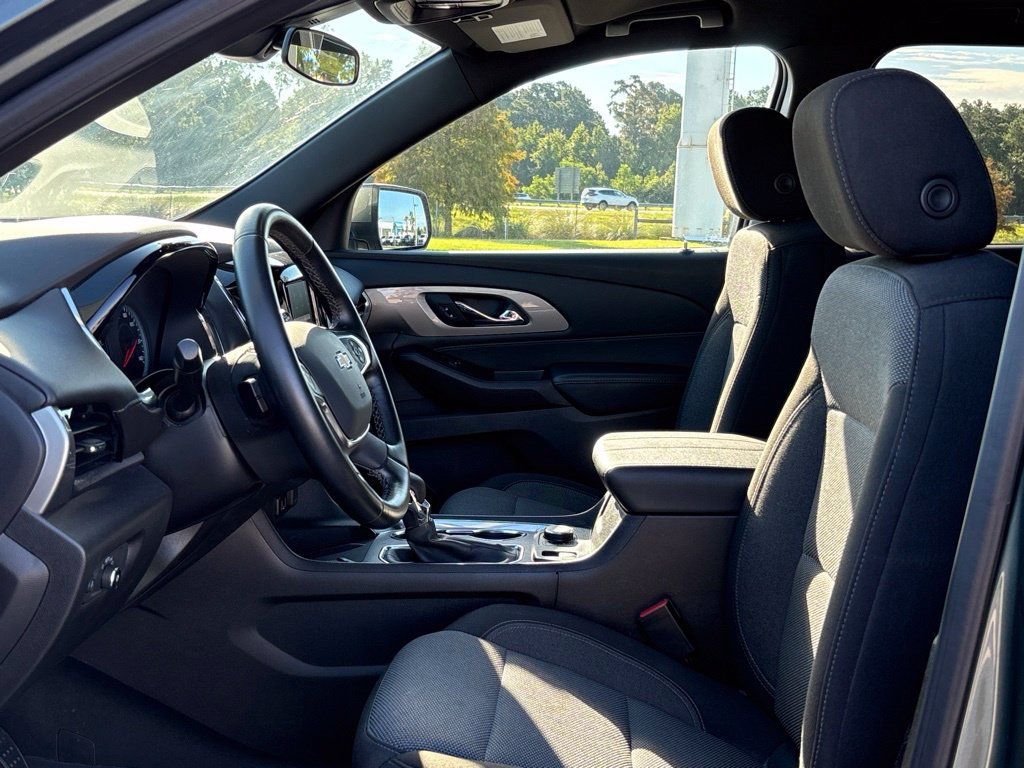 Used 2023 Chevrolet Traverse LT FWD image 30