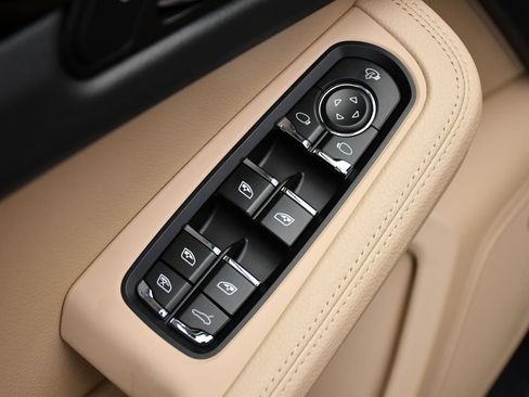 Certified 2026 Porsche Macan AWD/4WD image 37