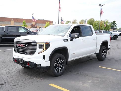 Used 2025 GMC Sierra 1500 AT4 w/ Technology Package AWD/4WD image 5