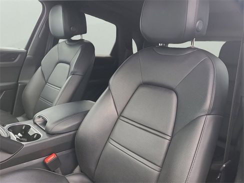 Used 2021 Porsche Cayenne image 18