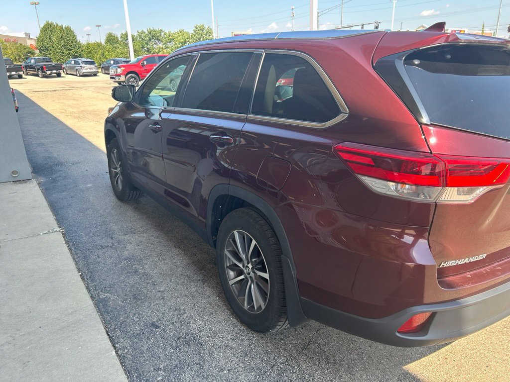Used 2019 Toyota Highlander XLE AWD/4WD image 4