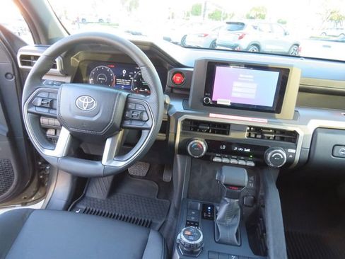 Certified 2025 Toyota Tacoma TRD Off-Road image 25