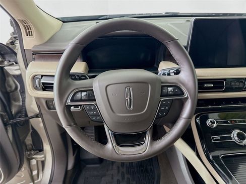 Used 2023 Lincoln Nautilus Reserve image 12