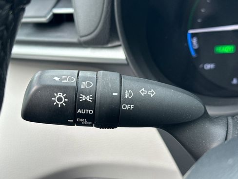 Used 2024 Toyota Sienna XLE image 38