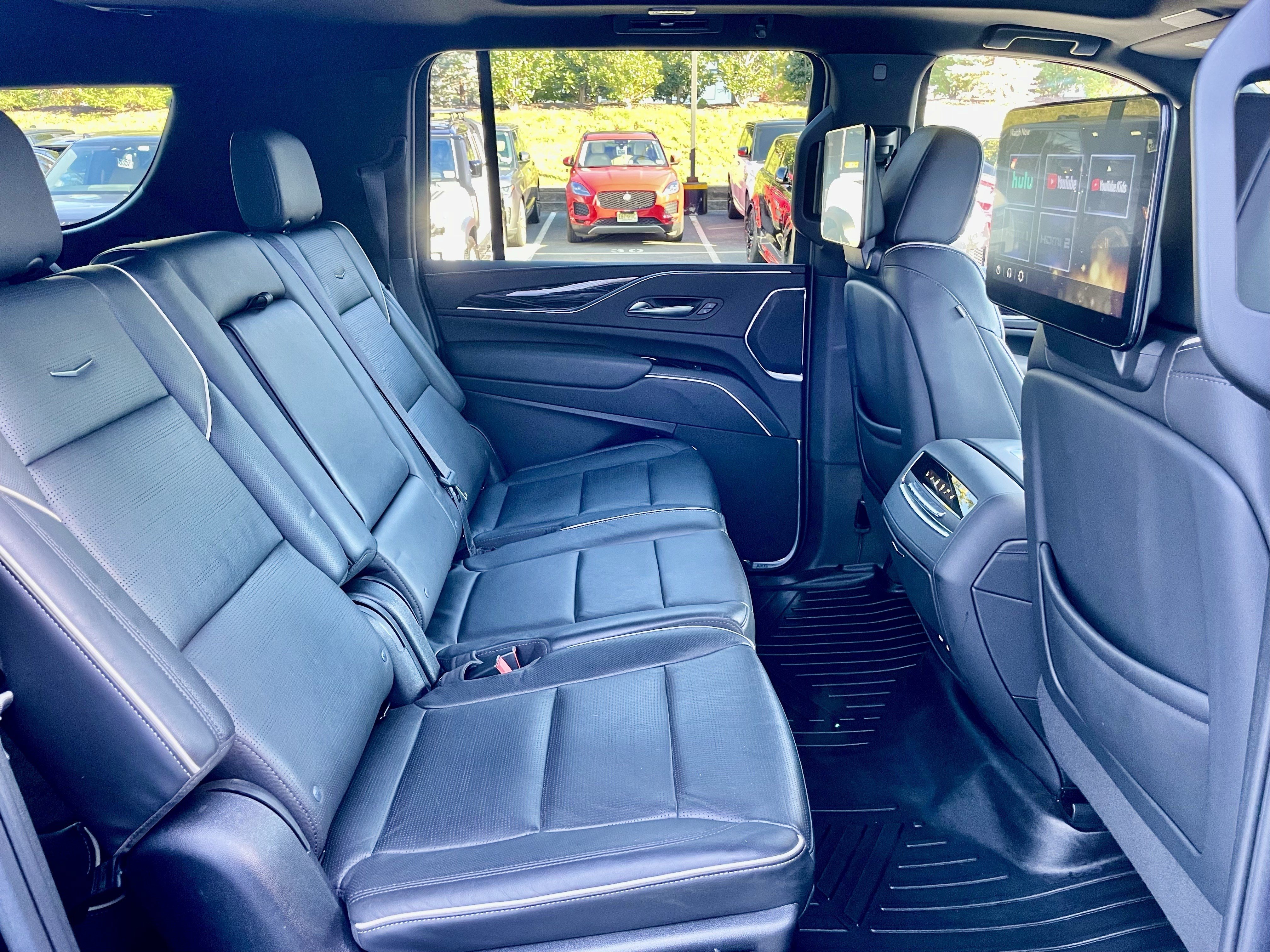 Used 2023 Cadillac Escalade ESV Sport AWD/4WD image 31