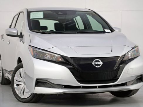 Used 2025 Nissan Leaf S image 2